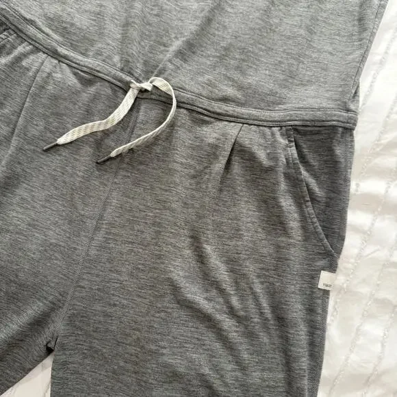 Vuori Jogger Women’s Medium Gray Romper Athleisure Yoga Travel Lounge Minimalist - Picture 12 of 16